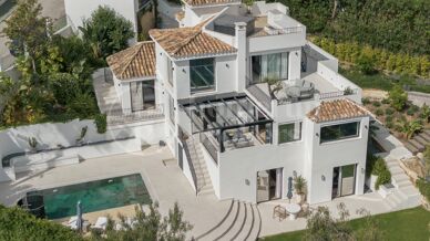 Villa Elara - Renovated Villa in. Los Naranjos Hill Club