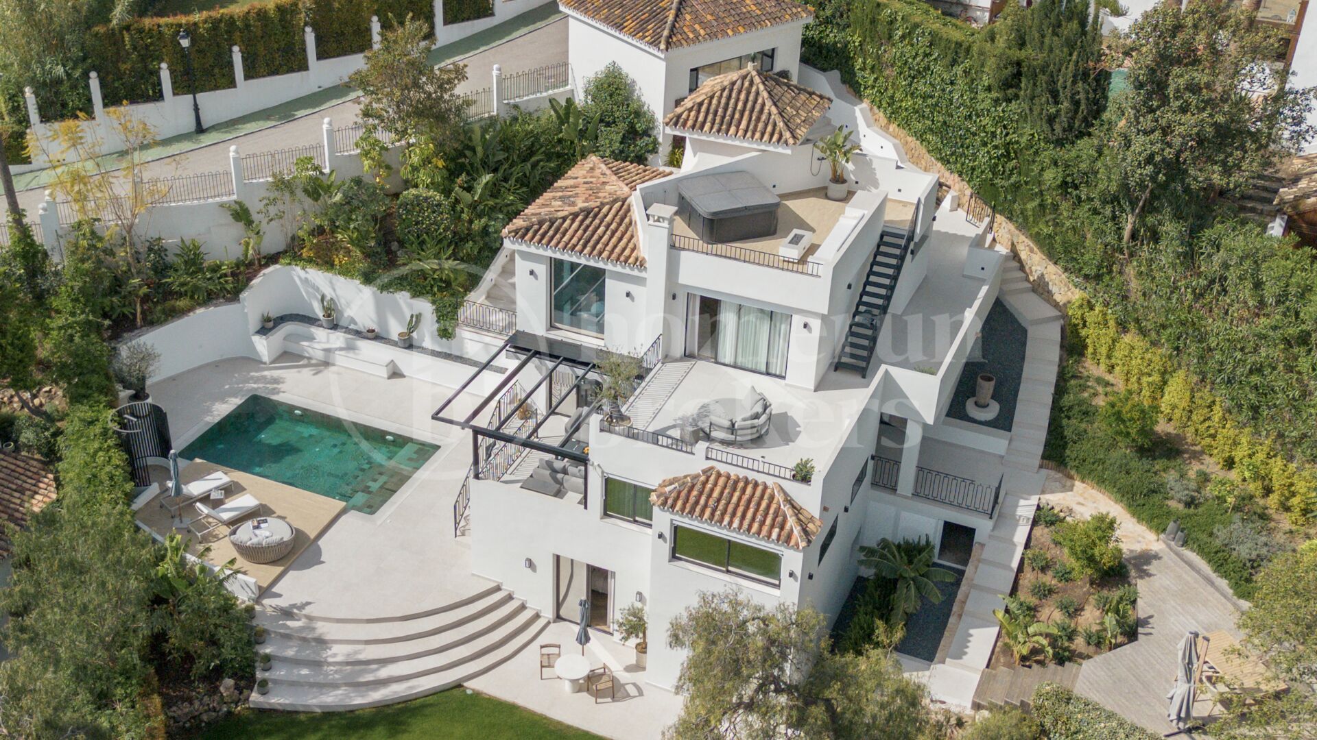 Villa Elara - Renovated Villa in. Los Naranjos Hill Club