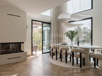 Villa Elara – Renoverad villa i Los Naranjos Hill Club