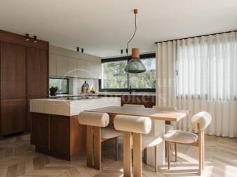 Villa Elara – Renoverad villa i Los Naranjos Hill Club