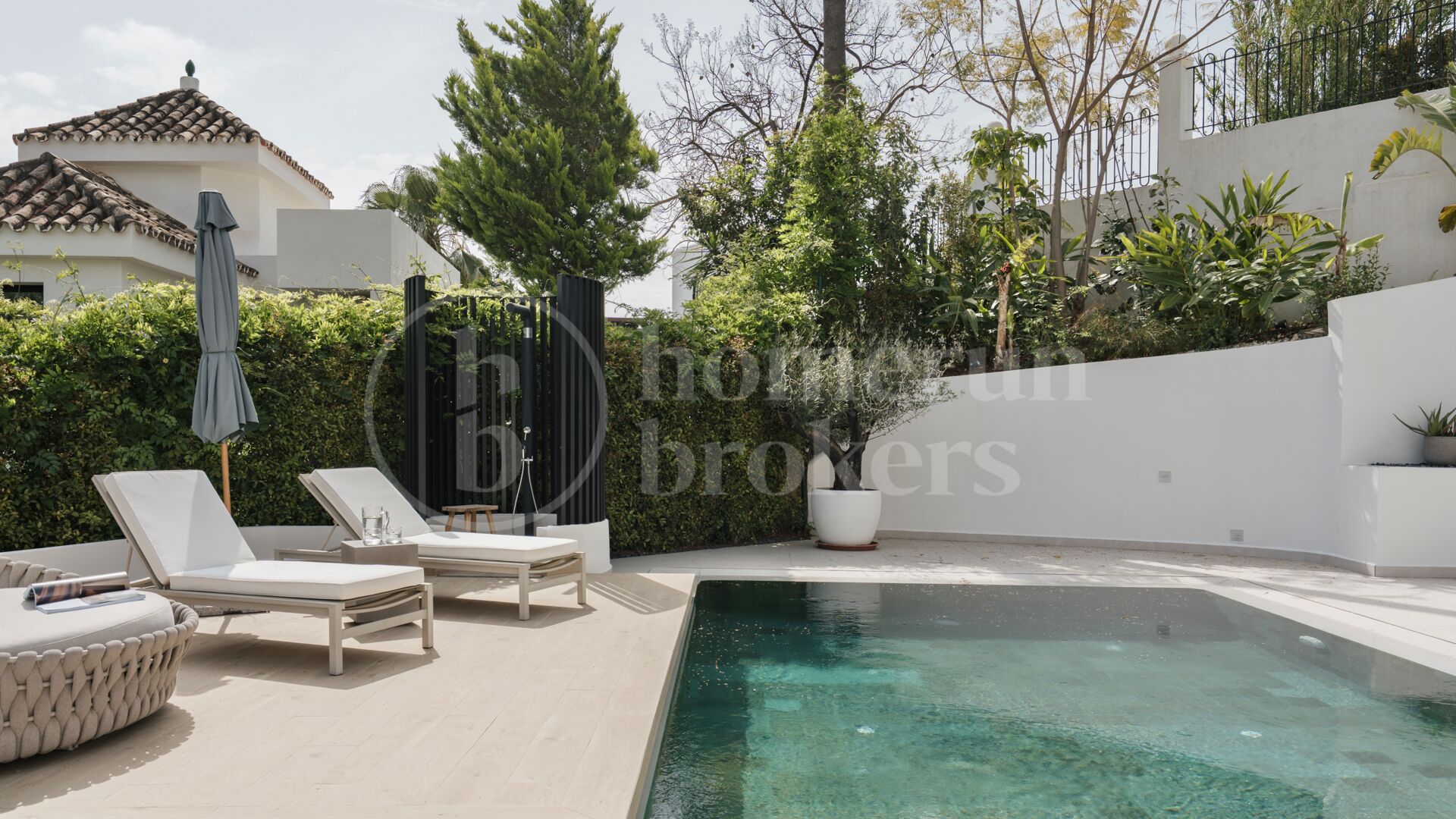 Villa Elara - Renovated Villa in. Los Naranjos Hill Club