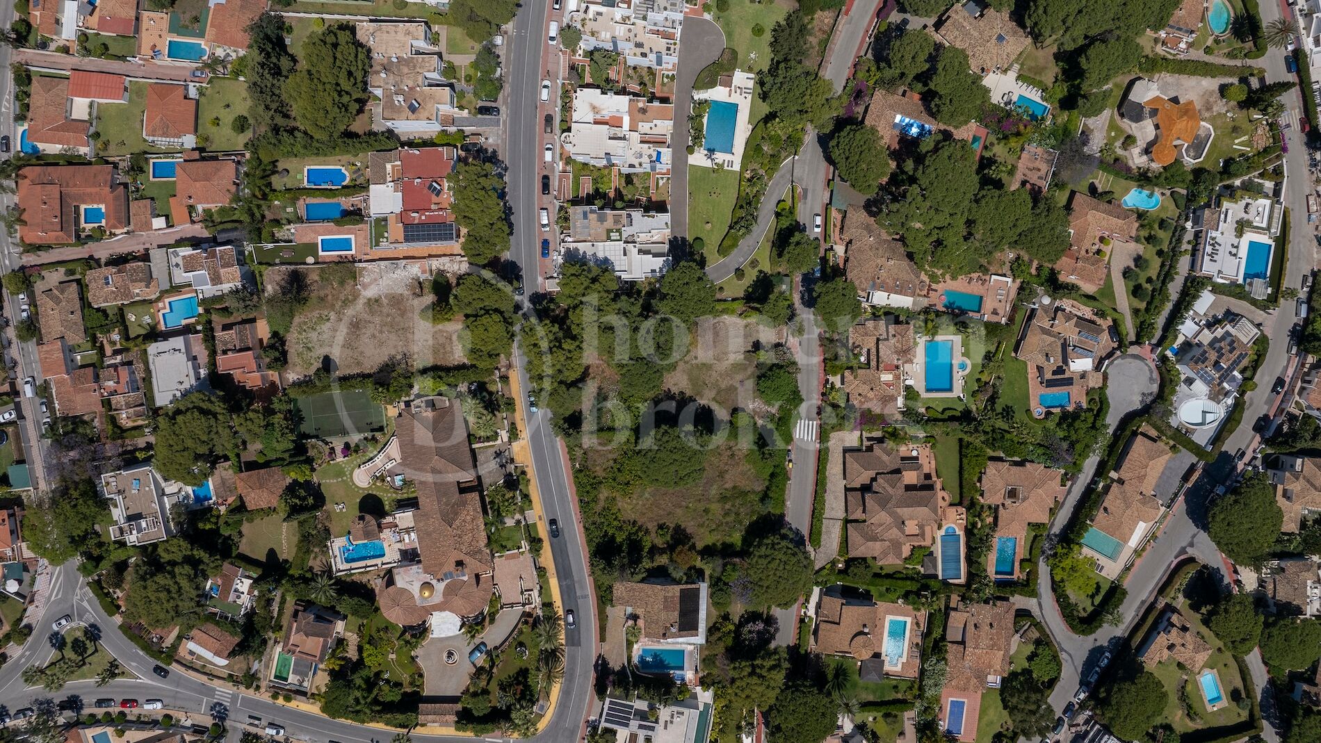 Plot Nueva Andalucia - with Approved Villa Project
