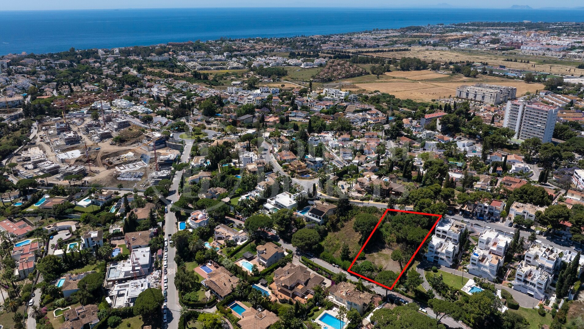 Plot Nueva Andalucia - with Approved Villa Project