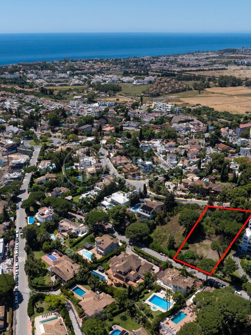 Plot Nueva Andalucia - with Approved Villa Project