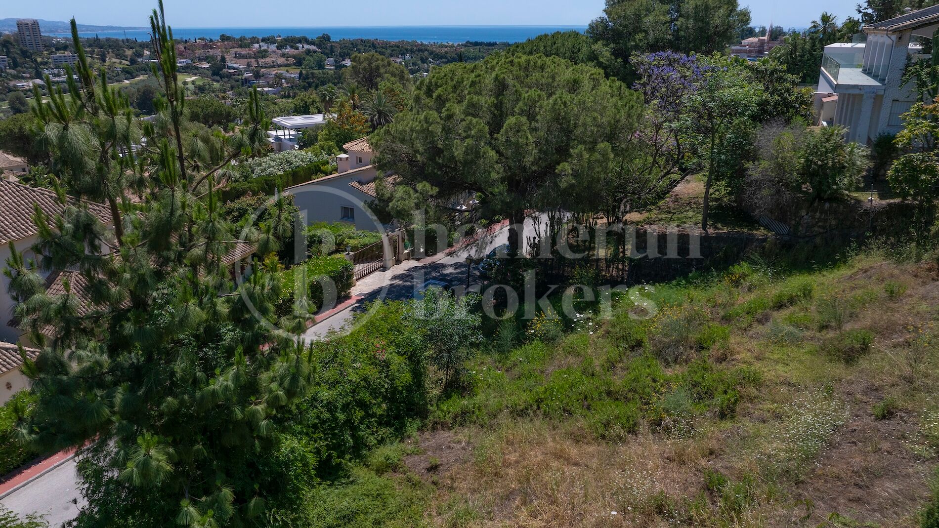 Plot Nueva Andalucia - with Approved Villa Project