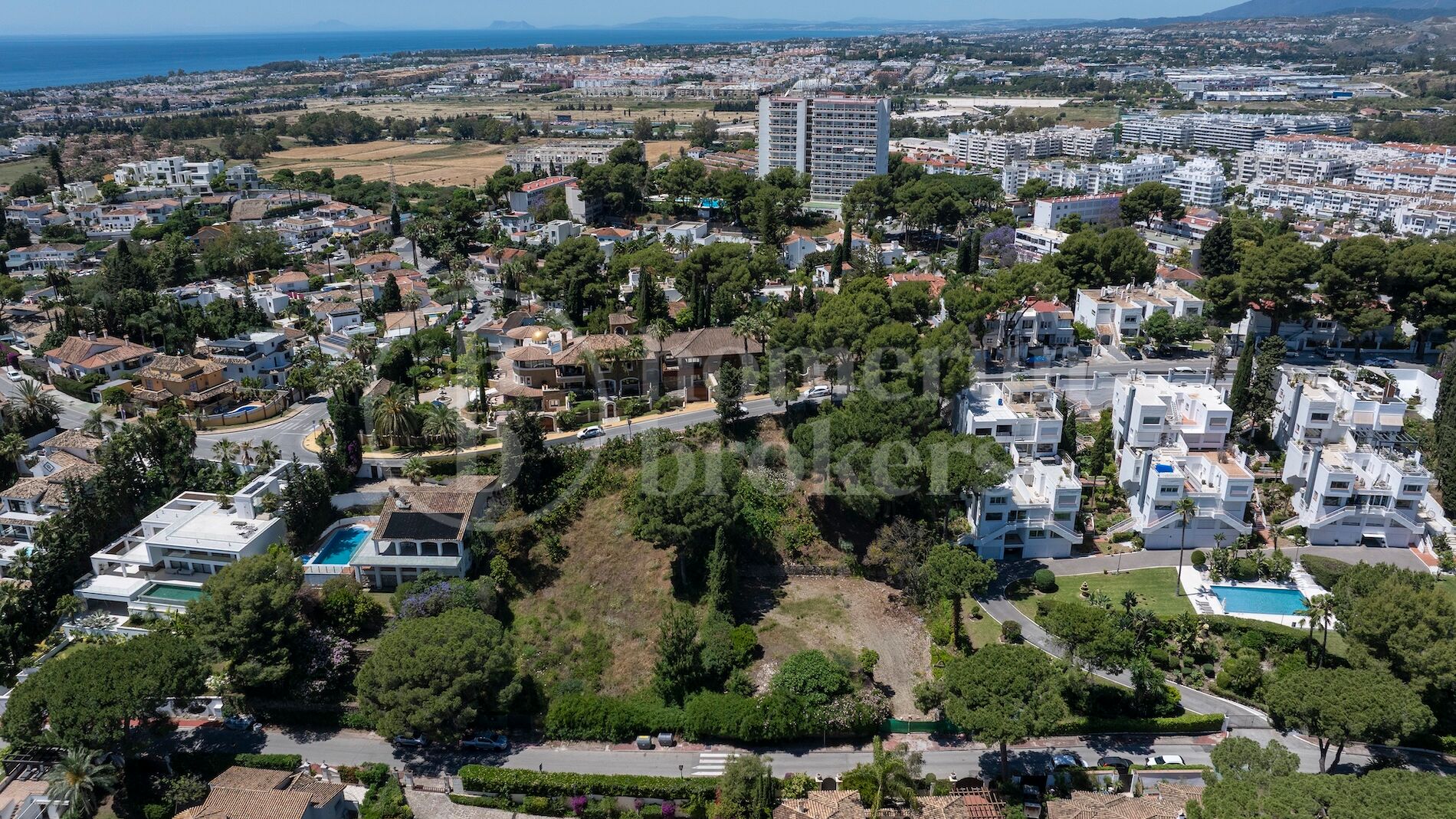 Plot Nueva Andalucia - with Approved Villa Project