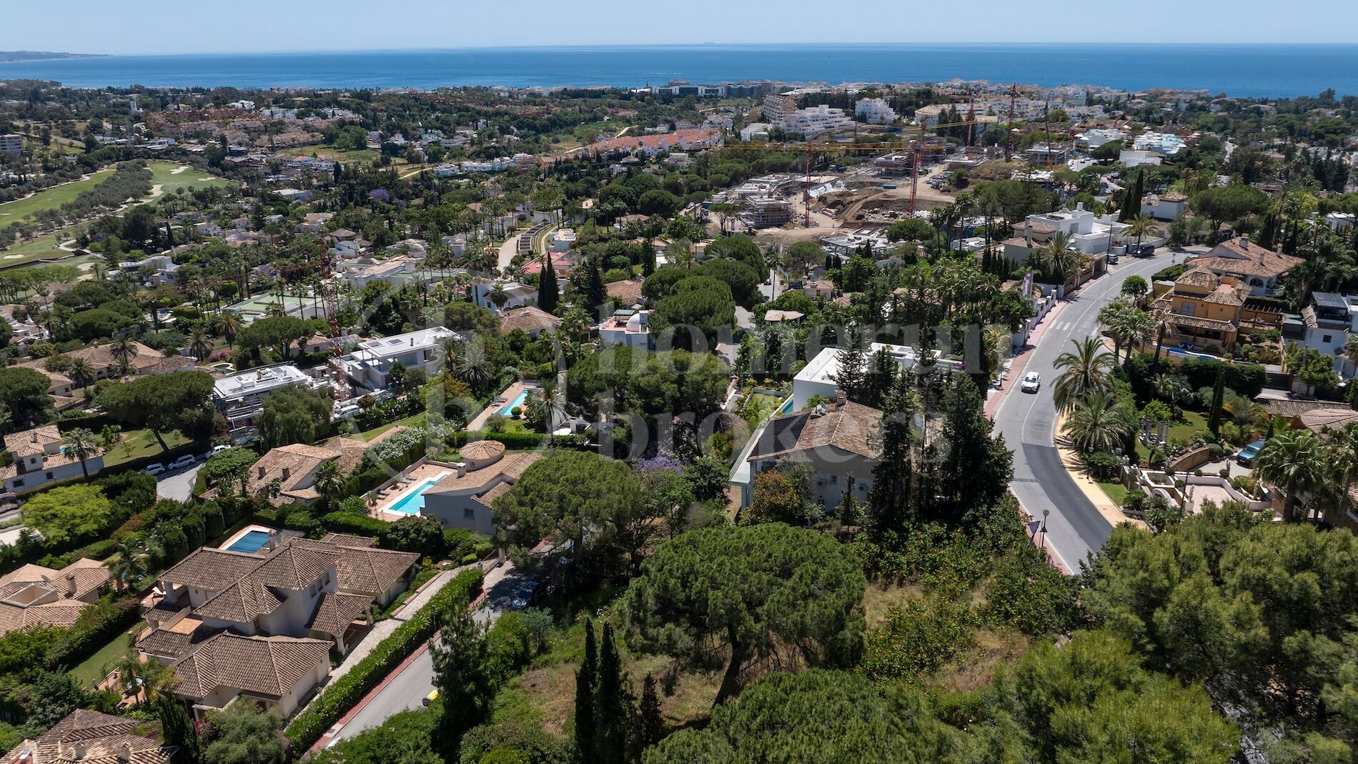 Plot Nueva Andalucia - with Approved Villa Project