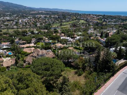 Plot Nueva Andalucia - with Approved Villa Project