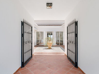 Villa Monte Mayor 19 - Lyxvilla med 6 Sovrum och Panoramautsikt över Havet
