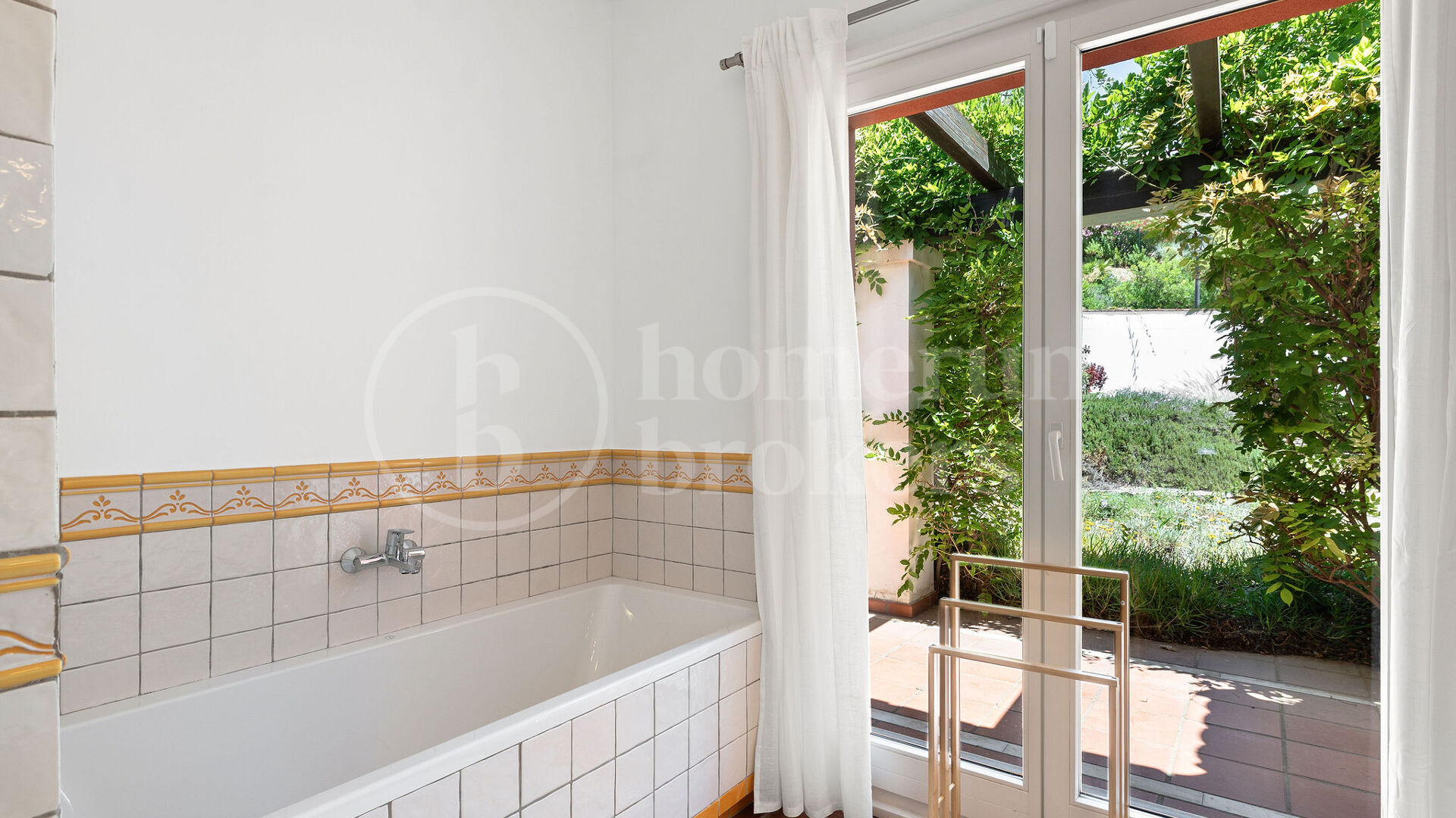 Villa Monte Mayor 19 - Lyxvilla med 6 Sovrum och Panoramautsikt över Havet