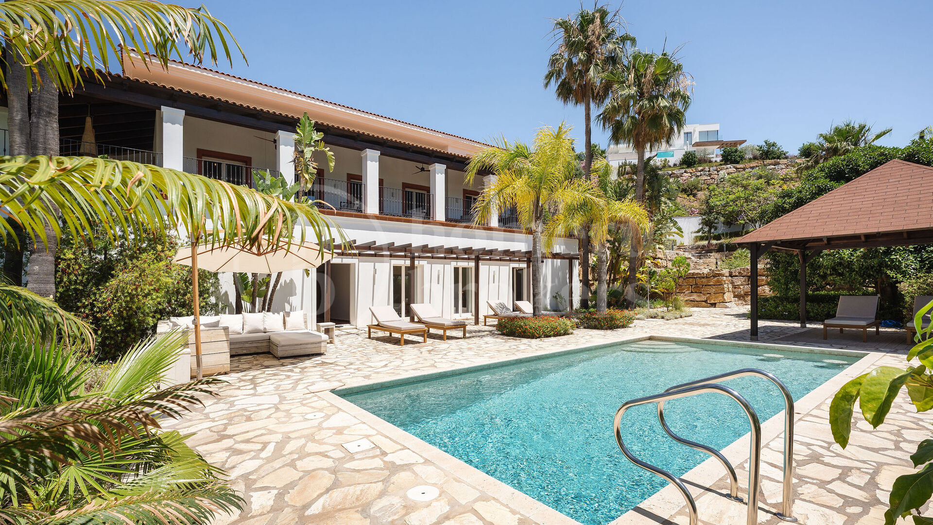 Villa Monte Mayor 19 - Lyxvilla med 6 Sovrum och Panoramautsikt över Havet