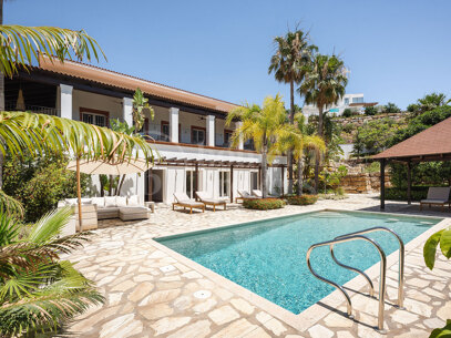 Villa Monte Mayor 19 - Luxury 6-Bedroom Villa with Panoramic Sea Views