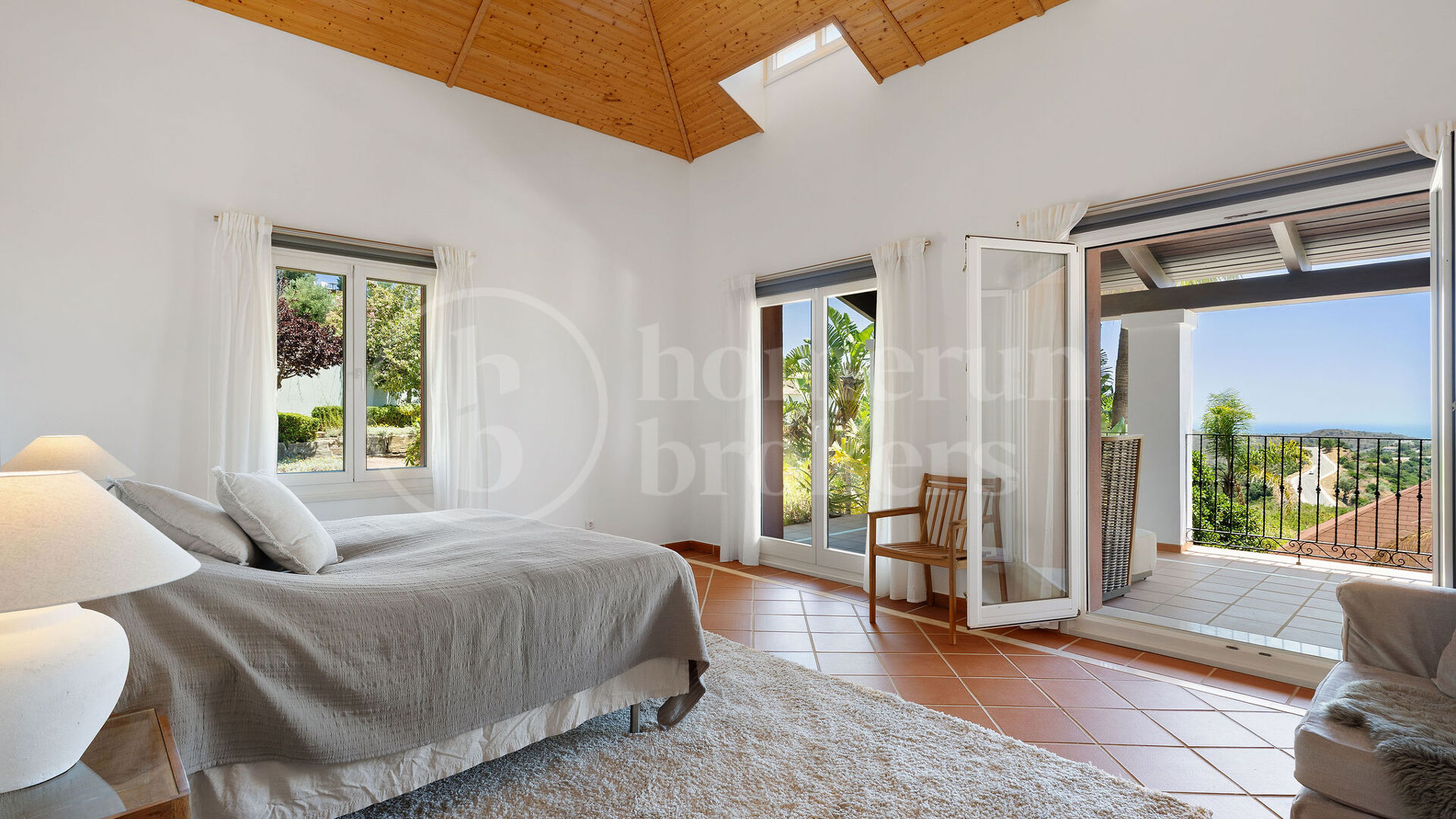 Villa Monte Mayor 19 - Lyxvilla med 6 Sovrum och Panoramautsikt över Havet