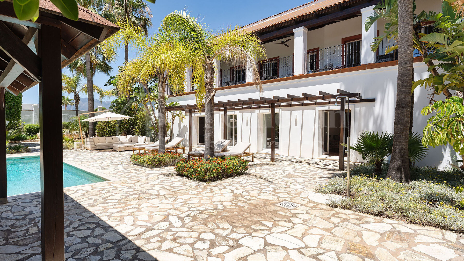 Villa Monte Mayor 19 - Lyxvilla med 6 Sovrum och Panoramautsikt över Havet