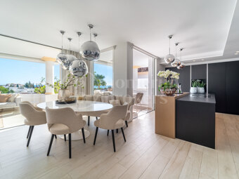 Duplex Monte Paraiso -Imponerande takvåning med havsutsikt