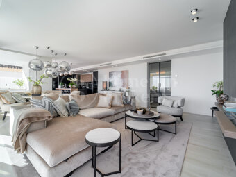 Duplex Monte Paraiso -Imponerande takvåning med havsutsikt