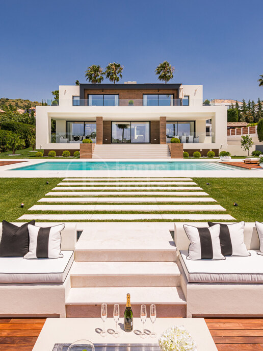 Villa Naranjo - Frontline Golf Villa