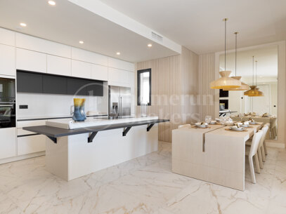 Apartment Balcón del Mediterráneo – Refined Coastal Living on the New Golden Mile
