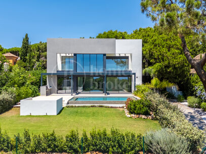 Villa Althea – Walking Distance to the Beach in Marbella East