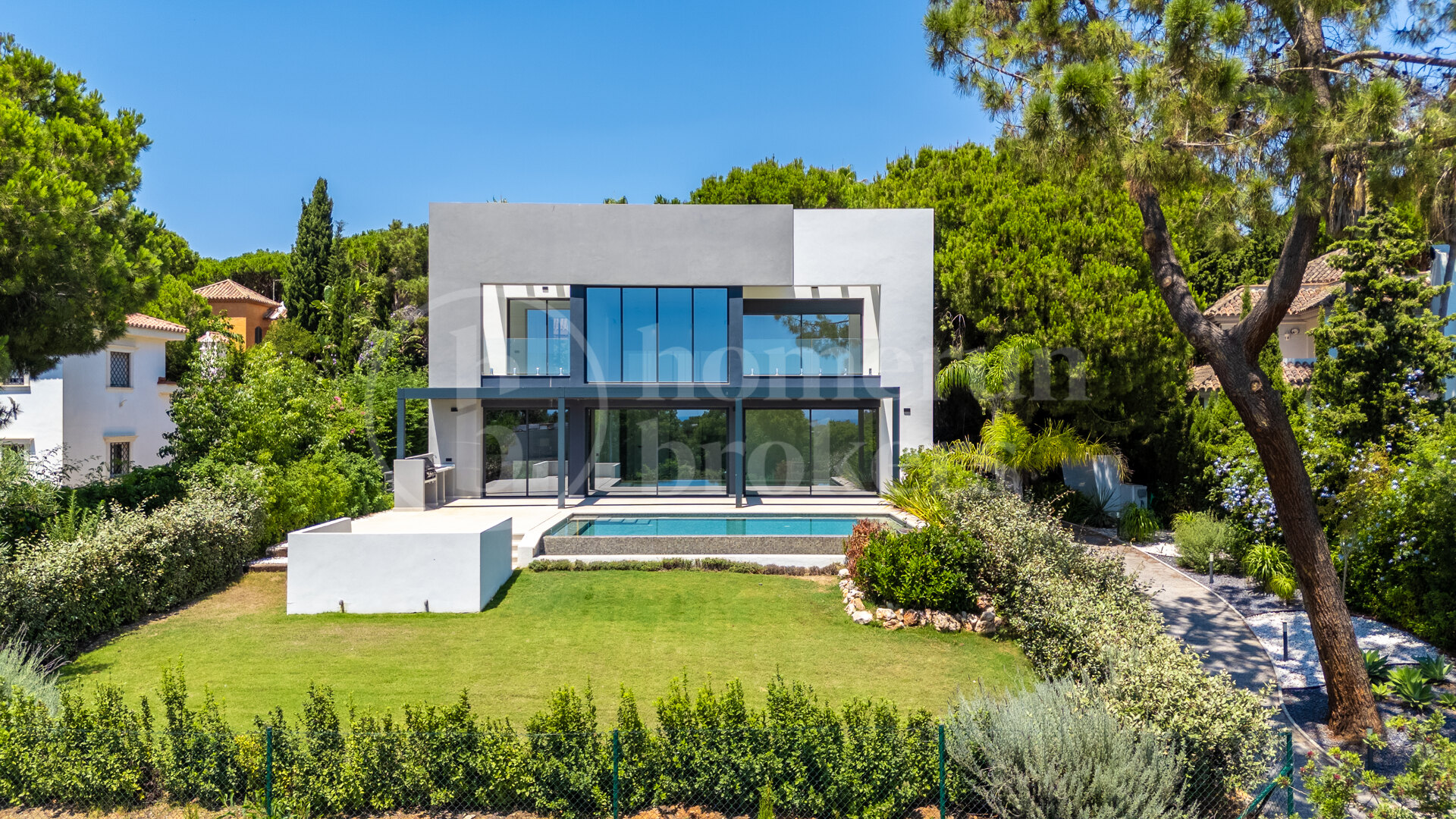 Villa Althea – Walking Distance to the Beach in Marbella East