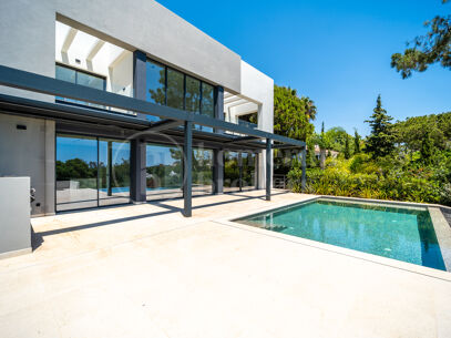 Villa Althea – Walking Distance to the Beach in Marbella East