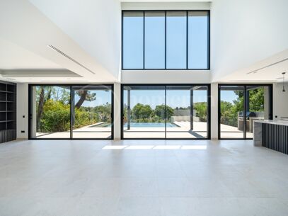 Villa Althea – Walking Distance to the Beach in Marbella East