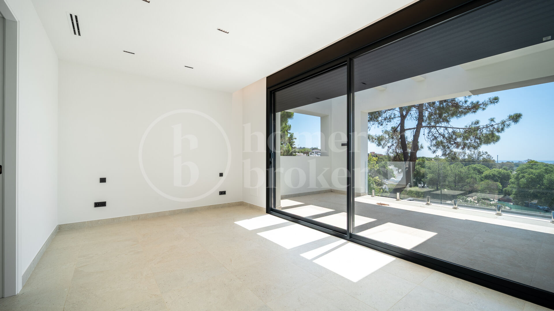Villa Althea – Walking Distance to the Beach in Marbella East