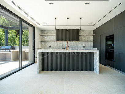 Villa Althea – Walking Distance to the Beach in Marbella East