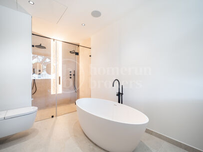 Villa Althea – Walking Distance to the Beach in Marbella East