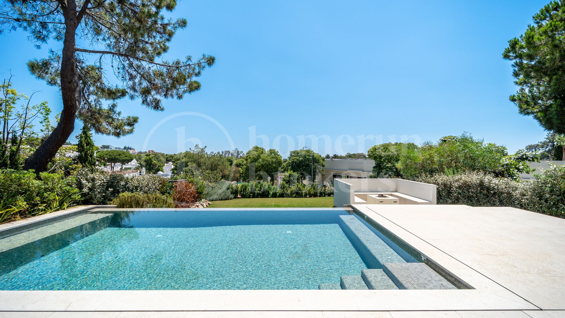 Villa Althea – Walking Distance to the Beach in Marbella East
