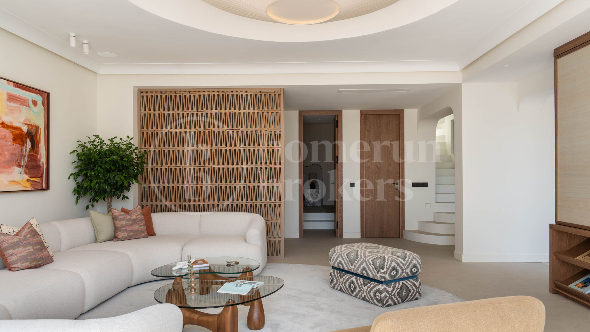 Oasis Club – Renovated Beachfront Semi-Detached House in Marbella Golden Mile