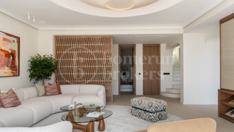 Oasis Club – Renovated Beachfront Semi-Detached House in Marbella Golden Mile