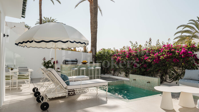 Oasis Club – Renovated Beachfront Semi-Detached House in Marbella Golden Mile