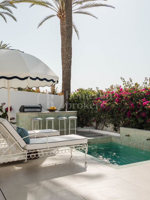 Oasis Club – Renovated Beachfront Semi-Detached House in Marbella Golden Mile