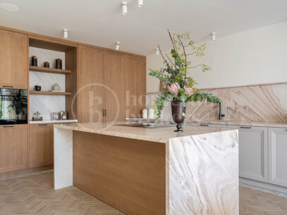 Oasis Club - Renoverad Beachfront Semi-Detached House i Marbella Golden Mile