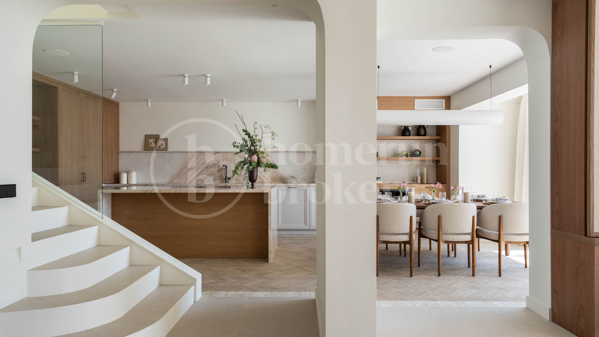 Oasis Club – Renovated Beachfront Semi-Detached House in Marbella Golden Mile
