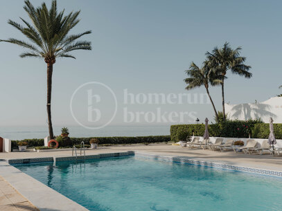 Oasis Club - Renoverad Beachfront Semi-Detached House i Marbella Golden Mile