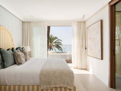 Oasis Club - Renoverad Beachfront Semi-Detached House i Marbella Golden Mile