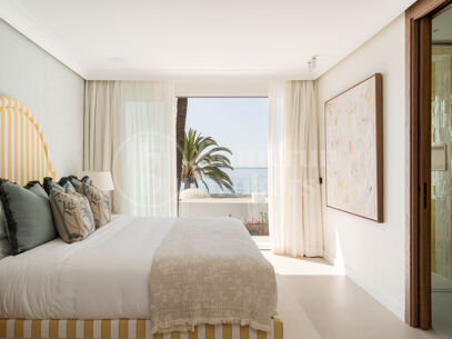Oasis Club – Renovated Beachfront Semi-Detached House in Marbella Golden Mile
