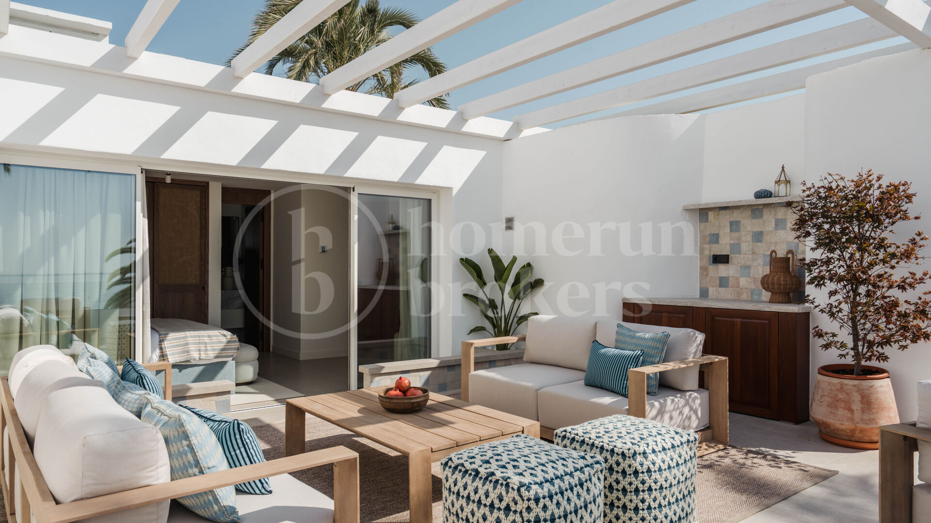 Oasis Club – Renovated Beachfront Semi-Detached House in Marbella Golden Mile
