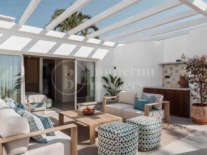 Oasis Club - Renoverad Beachfront Semi-Detached House i Marbella Golden Mile
