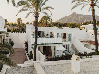Oasis Club – Renovated Beachfront Semi-Detached House in Marbella Golden Mile