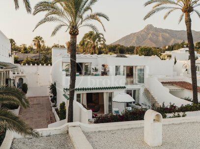 Oasis Club - Renoverad Beachfront Semi-Detached House i Marbella Golden Mile