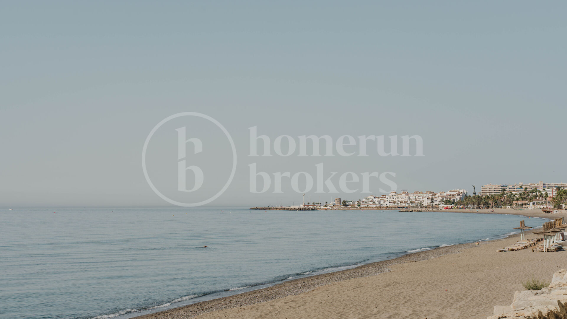 Oasis Club – Renovated Beachfront Semi-Detached House in Marbella Golden Mile