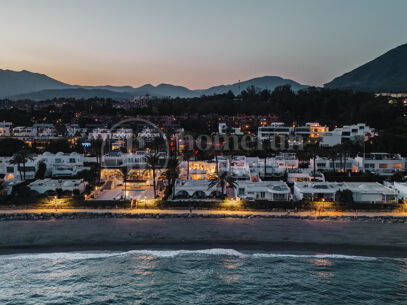 Oasis Club – Renovated Beachfront Semi-Detached House in Marbella Golden Mile