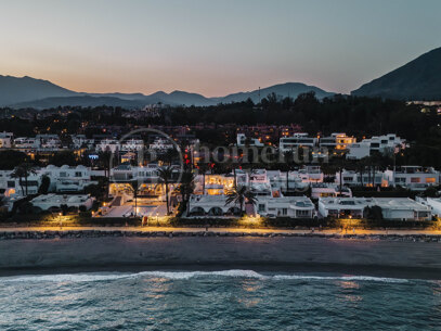Oasis Club - Renoverad Beachfront Semi-Detached House i Marbella Golden Mile
