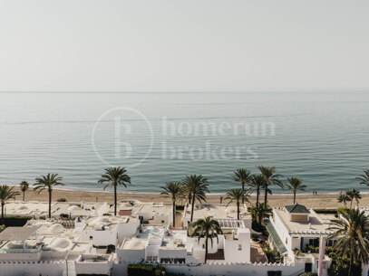 Oasis Club - Renoverad Beachfront Semi-Detached House i Marbella Golden Mile