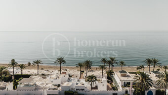 Oasis Club – Renovated Beachfront Semi-Detached House in Marbella Golden Mile