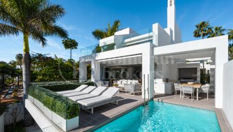 Villa Magna – Semi-Detached Villa in Puente Romano, in Marbella Golden Mile