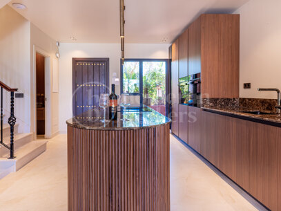 Casa Terra - Fully Renovated Townhouse in Marbella Golden Mile